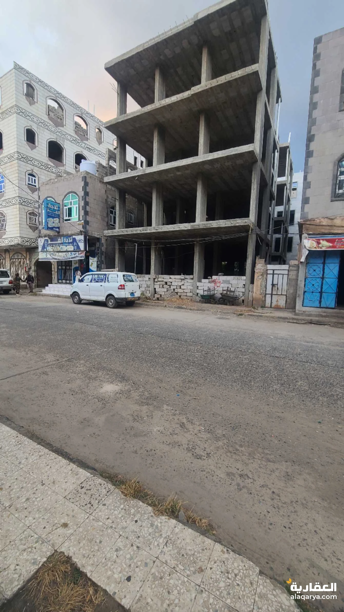 عماره4ادوار استثمارية للبيع في مدينة إب