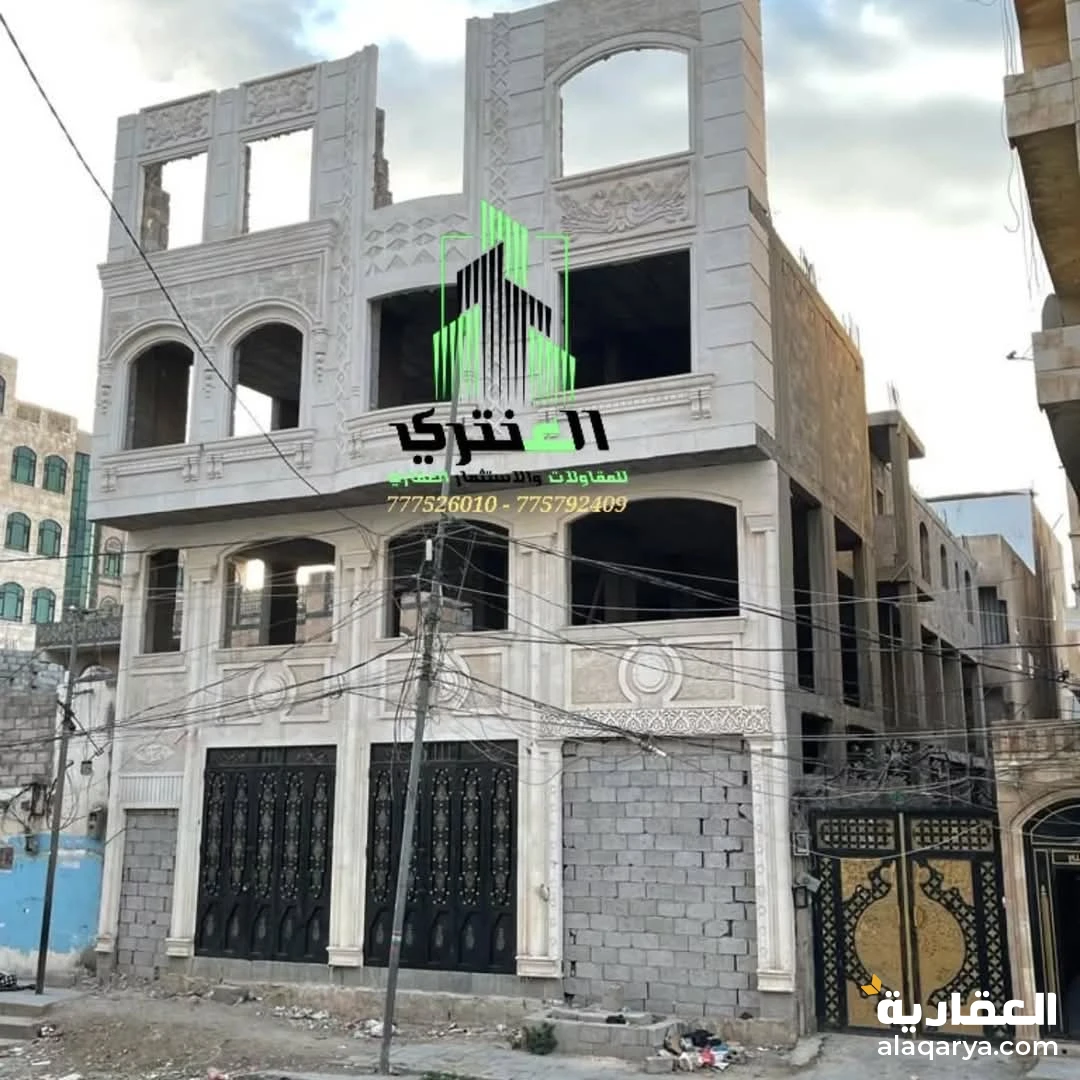 عمارة تجارية ثلاثة دور وبدروم عظم..