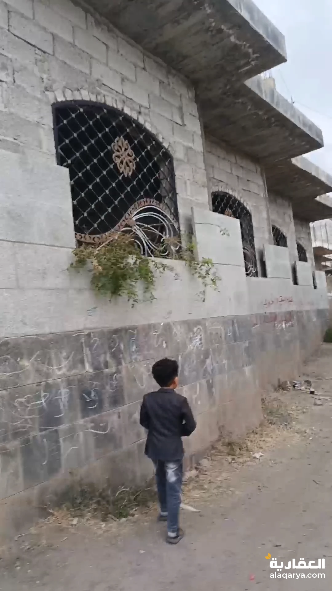 #بيت مساحه خمس قصب ونص شقتين الدور الثاني عمدان
