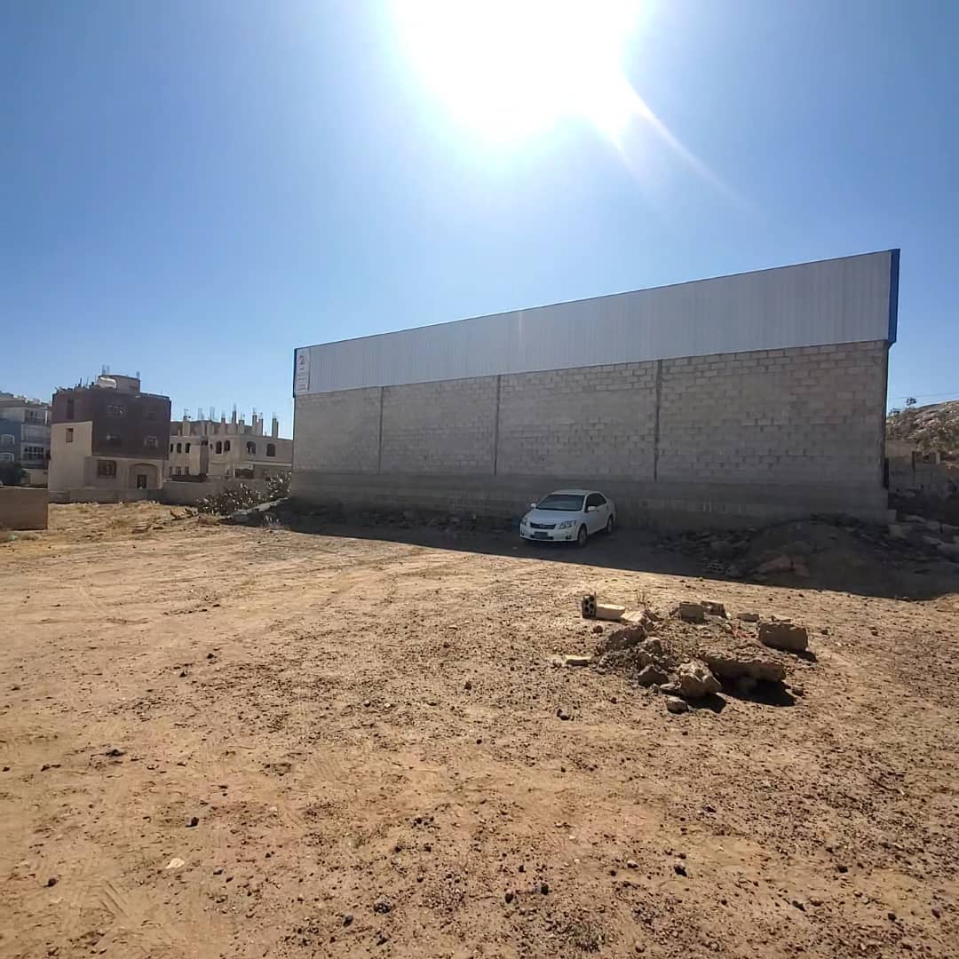 للإيجار هنجر مع حوش بسعر مغري جدا