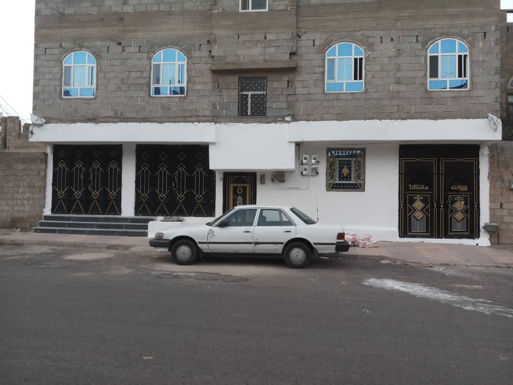للايجار فتحتين بالجراف الغربي