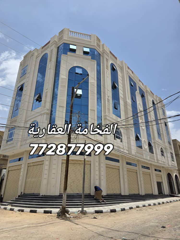 عمارة تجارية ركنية للبيع في بيت بوس