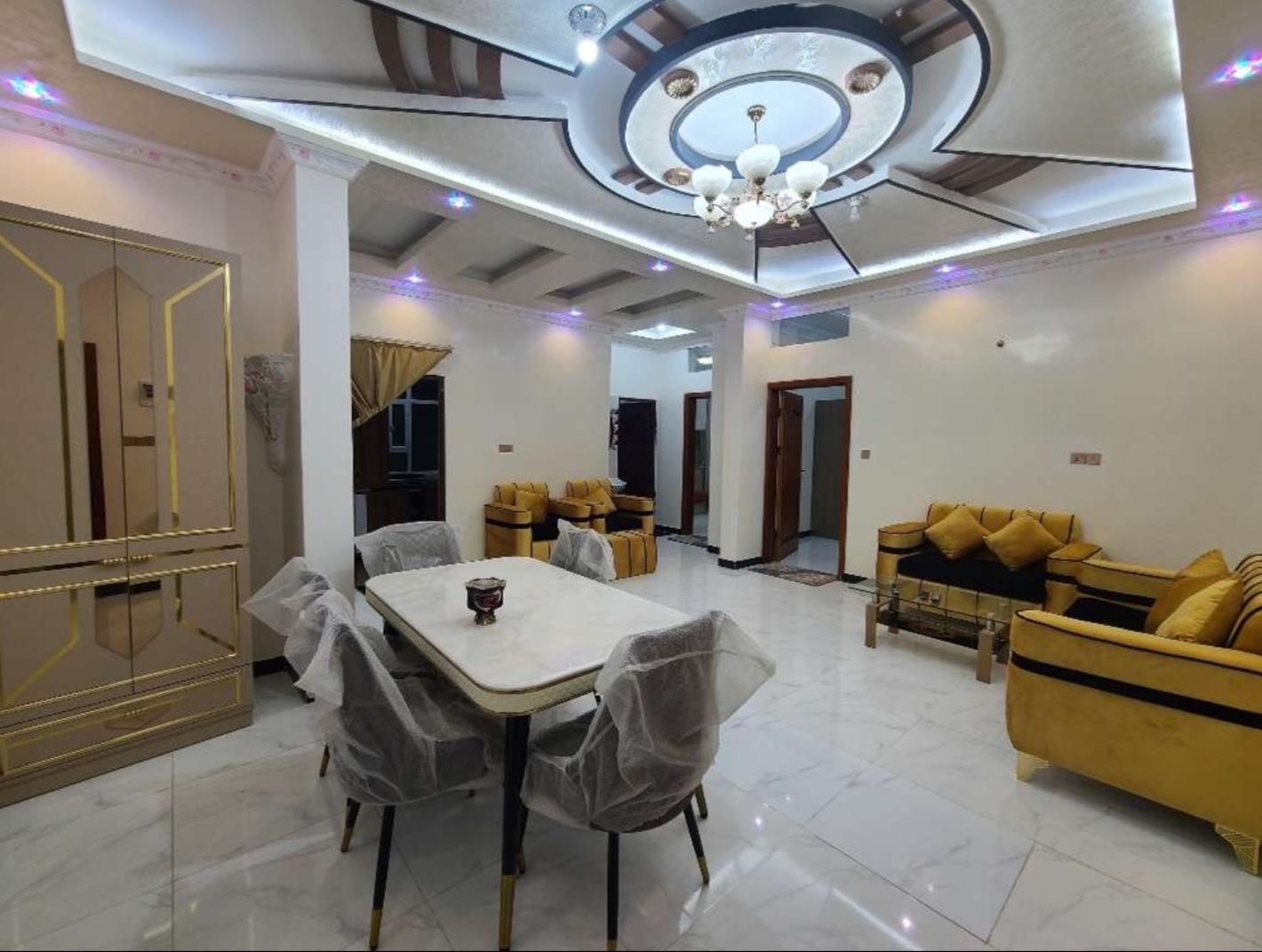 شقه مفروشه VIP للايجار في صنعاء الأصبحي فخمة 4 غرف