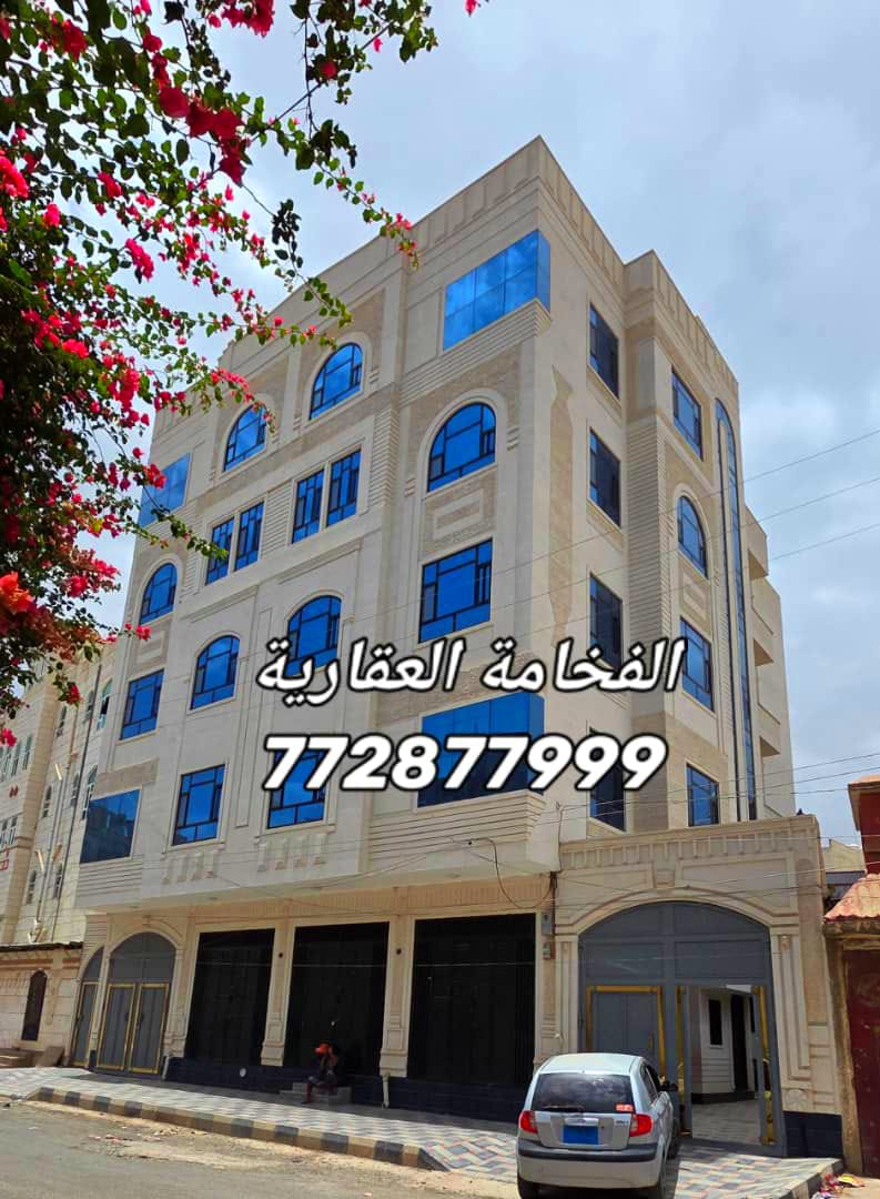 عمارة للبيع في 22 مايو للتواصل 772877999