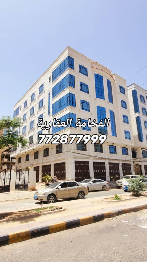 عمارة تجارية للبيع في بيت بوس شارعين 24 × 10 للتواصل 772877999