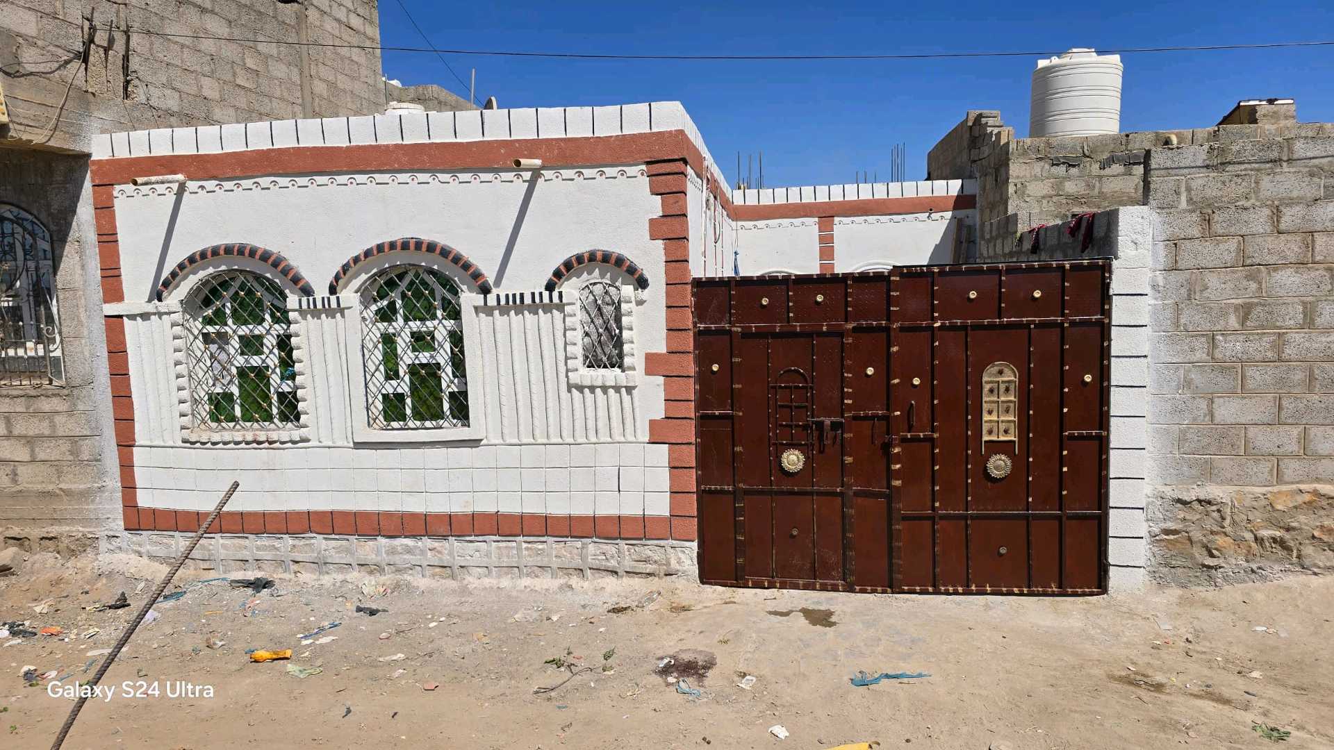 بيت مساحه لبنتين ونص قاصر