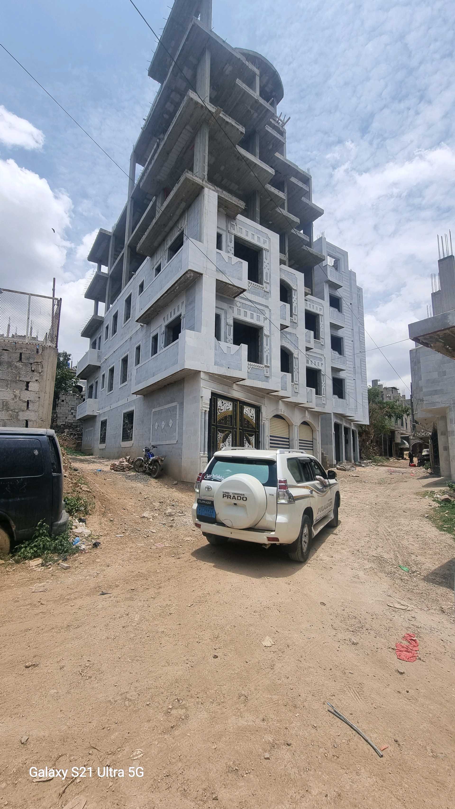 عقار استثماري سكني للبيع في إب السبل