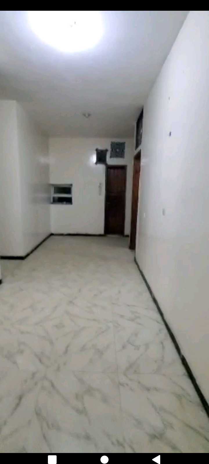 للايجار دور عشر غرف ونص بدروم وحوش ثلاث سيارات