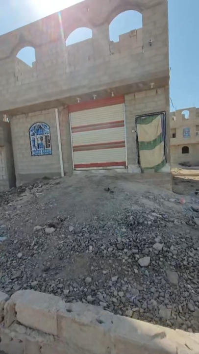 #من يشتي بيت عمل شخصي مسلح هردي لبنتين ونص حر معمد وسط حي سكني قريب جدا لزفلت والسوق وجميع الخدمات