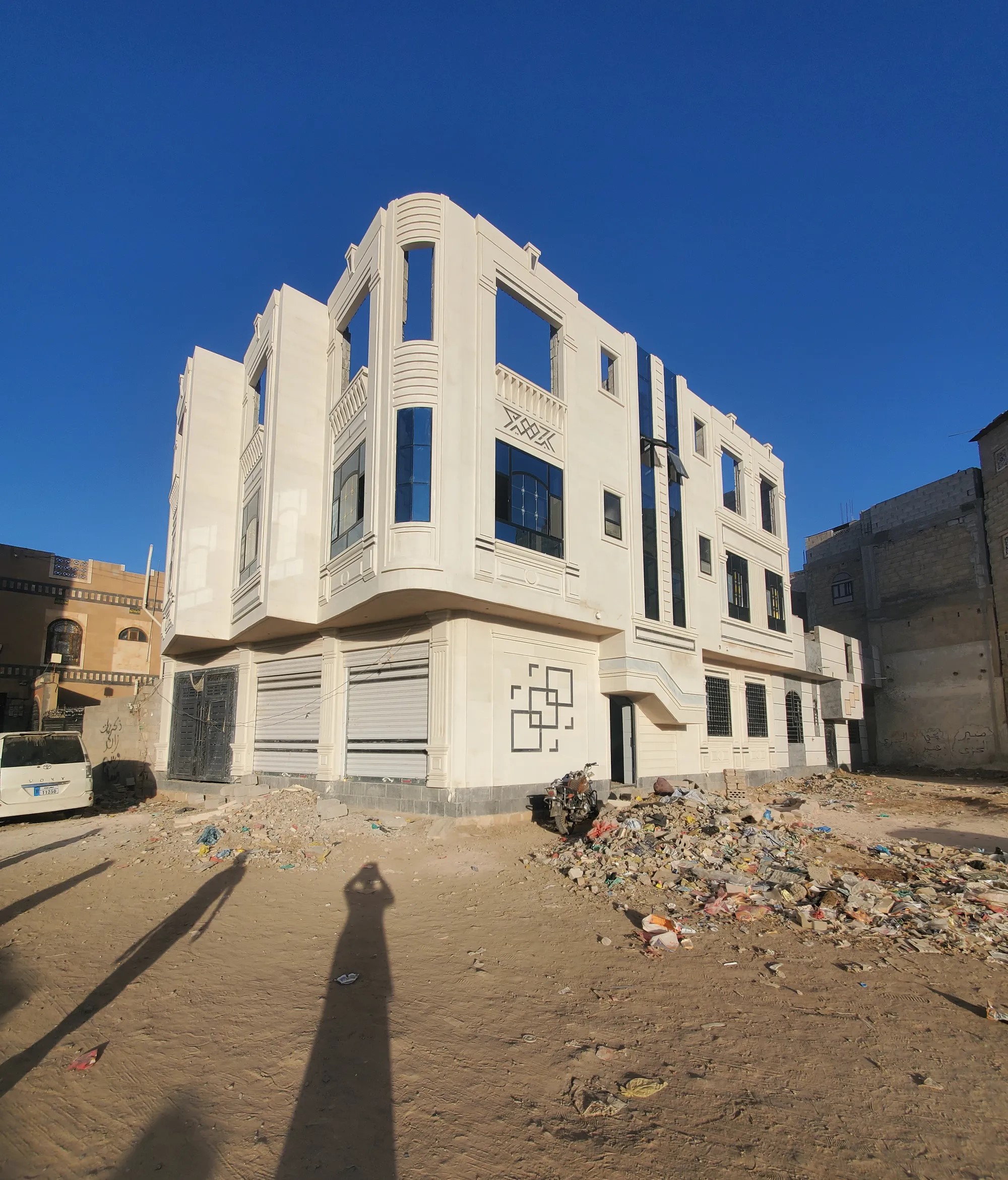 #عماره تجاريه للبيع دورين والثالث للسقف شارعين ⁦14⁩و⁦4⁩ في مذبح ⁦3⁩لبن وربع حر